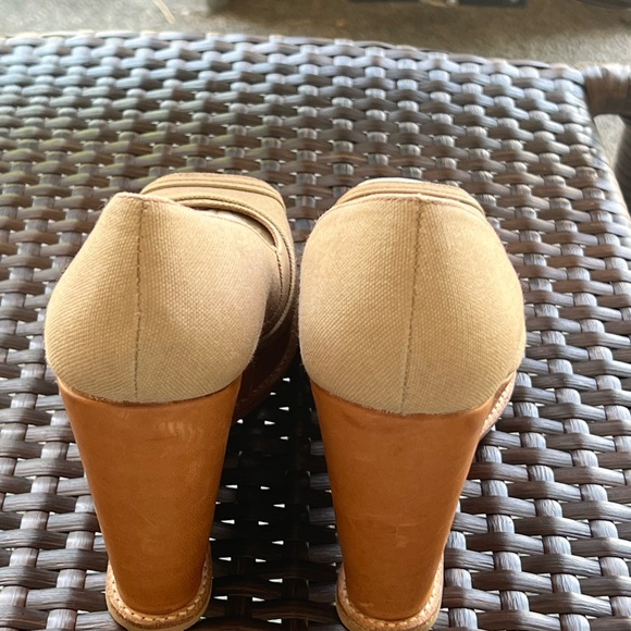 6 1/2 michael Kors tan wedge - Picture 6 of 11